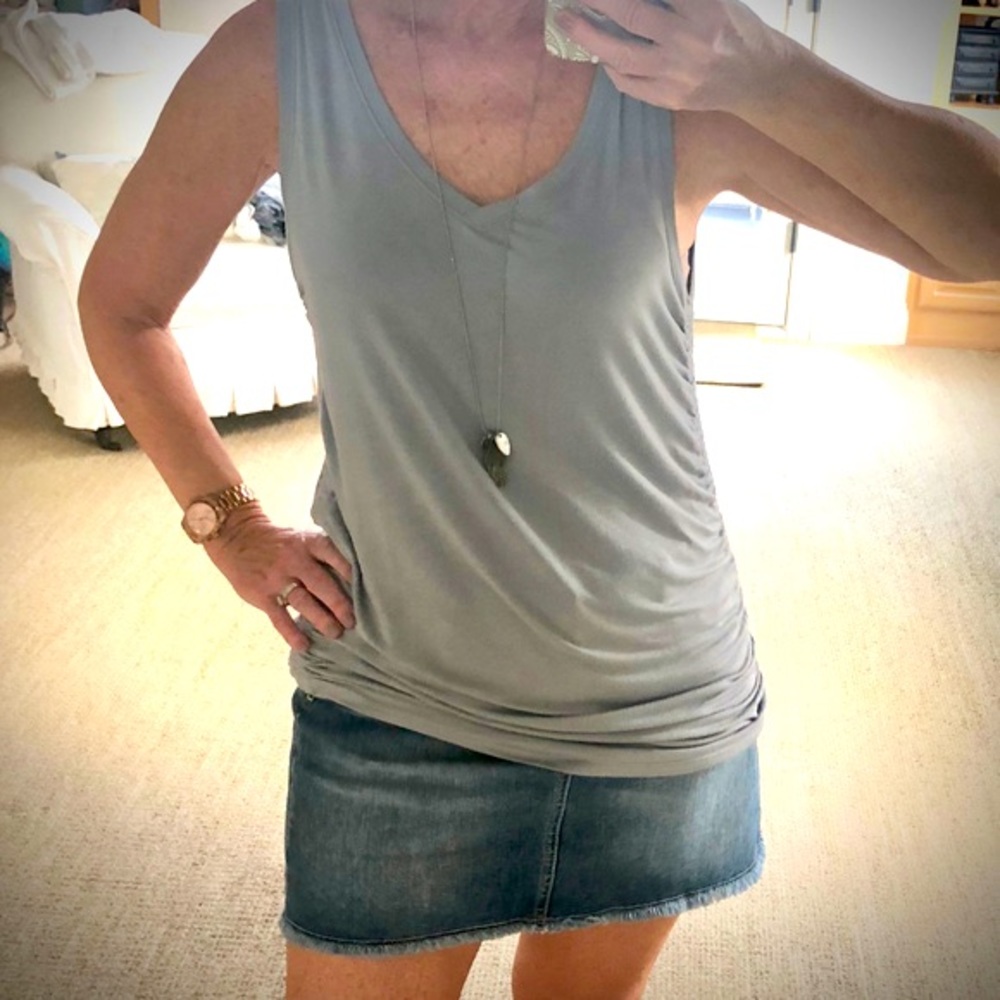 Tahari NWT V-Neck Grey Jersey Tank with Shirred Sides - Picture 8 of 9